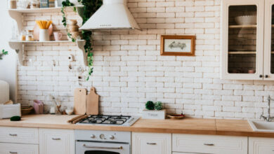 8 Ways To Remove All The Nasty Smells In Your Kitchen.
