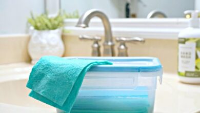 Make Your Whole House Germ-Free With These DIY Antibacterial Cleaning Wipes!