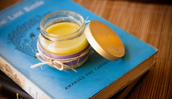 The Best & Easiest DIY 3-Ingredient Vitamin E Night Cream