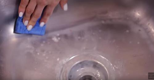 The Correct Way to Clean Your Kitchen Sink