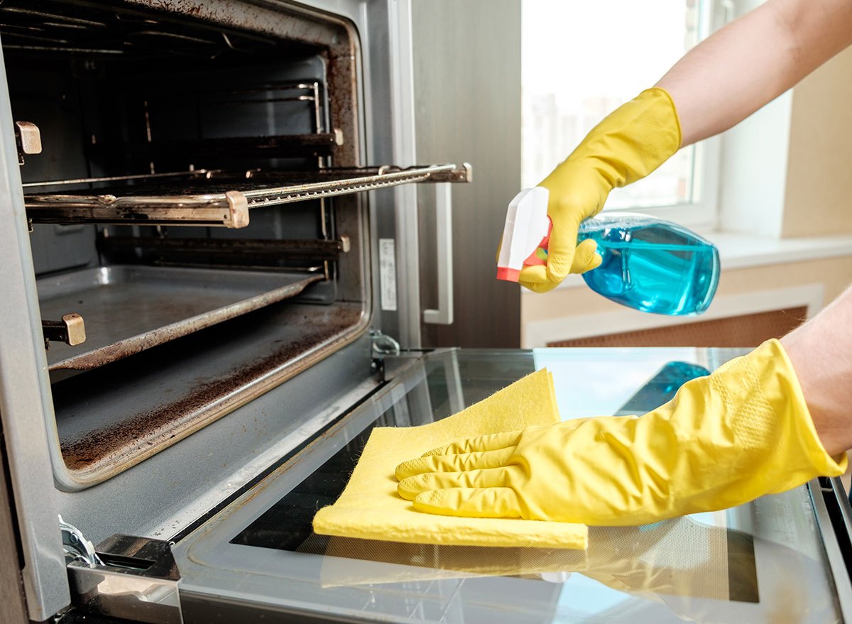These Are Two Effortless Methods To Clean Your Microwave Fast!