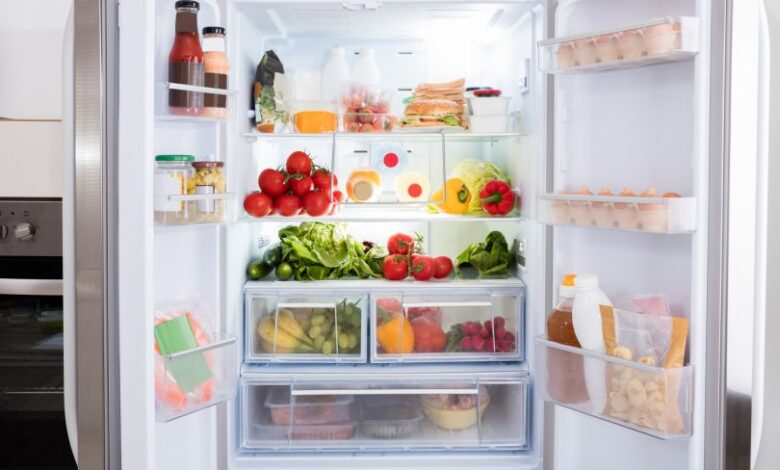 This Is The Grossest Spot In Your Fridge, And You Don’t Even Clean It!