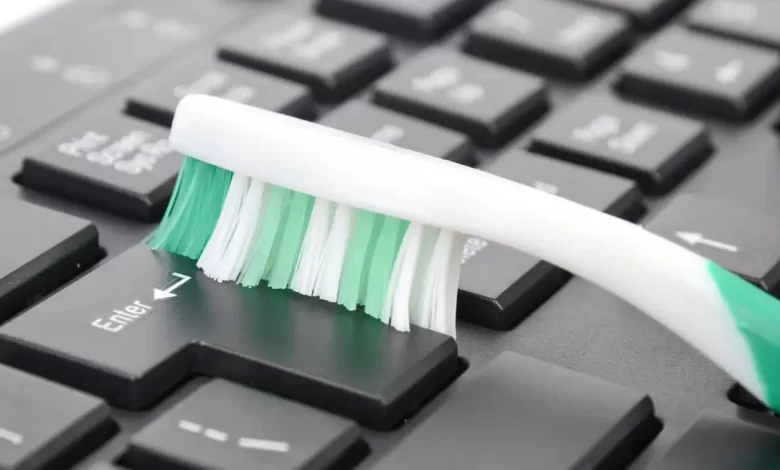 Clean These Items When It’s Time to Throw Out Your Toothbrush