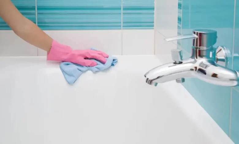 How to Clean Mold From Tub, Tile, and Grout Corners With Toilet Paper