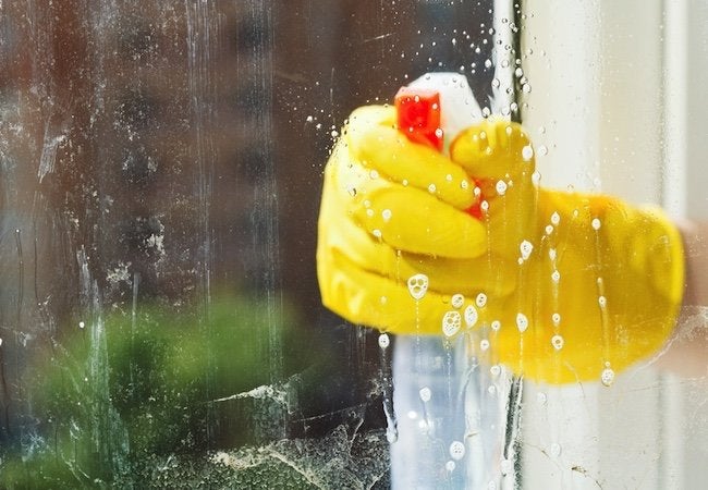 How to Make Homemade Window Cleaner