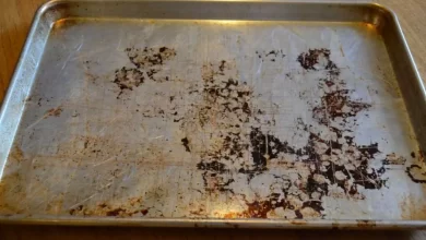 Effective Tips For Cleaning Stained Baking Pans And Sheets